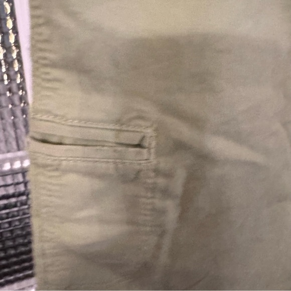 Hollister Juniors low rise Green shorts/capri pants, Sz 9 NWT - Picture 7 of 12